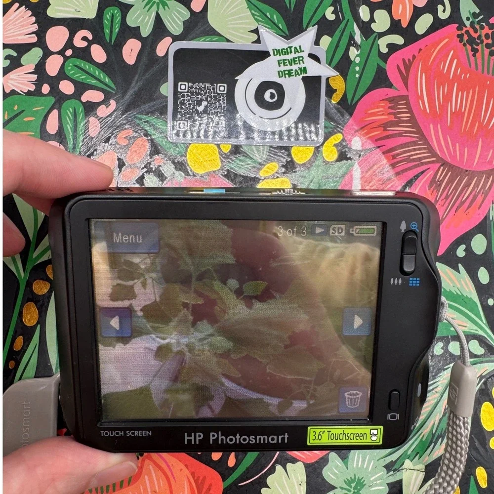 HP Photosmart R937 Digital Camera Black 8.0MP 3.6in Touchscreen 3x Optical Zoom